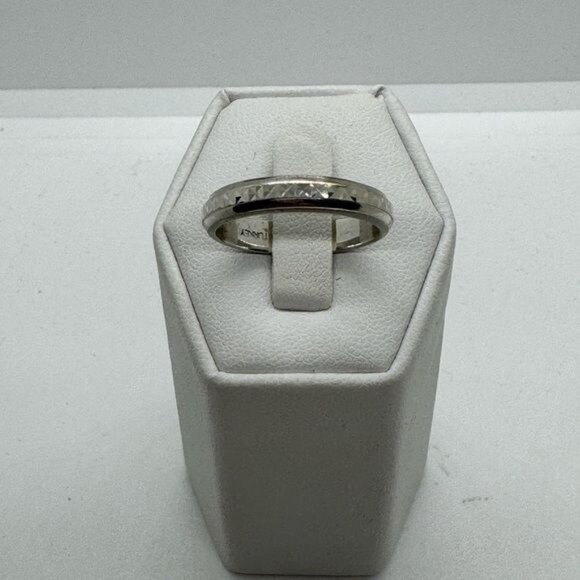 14K White Gold sz9 Faceted *reduced as the underside is dented, see last photo. - Picture 2 of 11